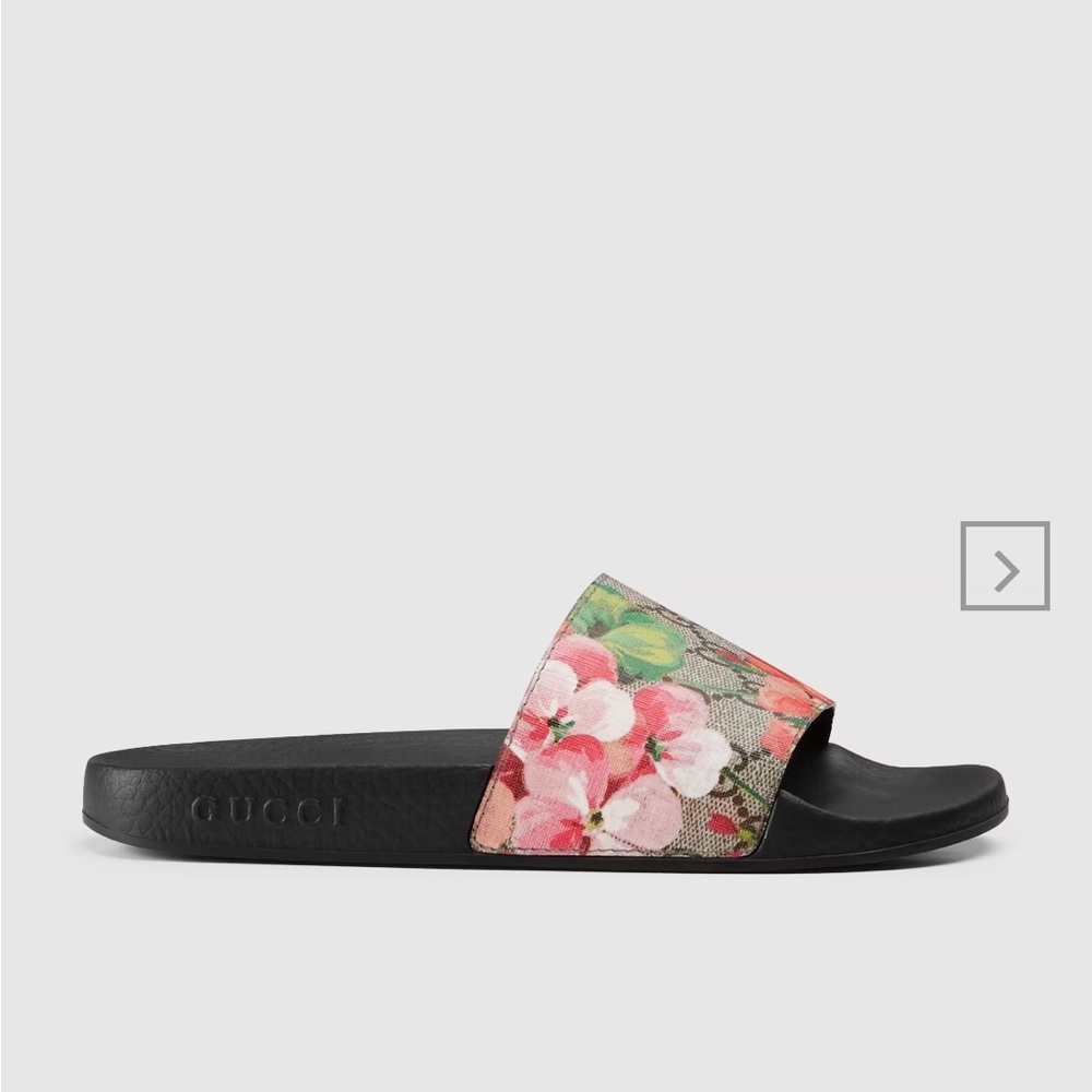 Gucci. Size 35. floral slide sandal in GG Blooms